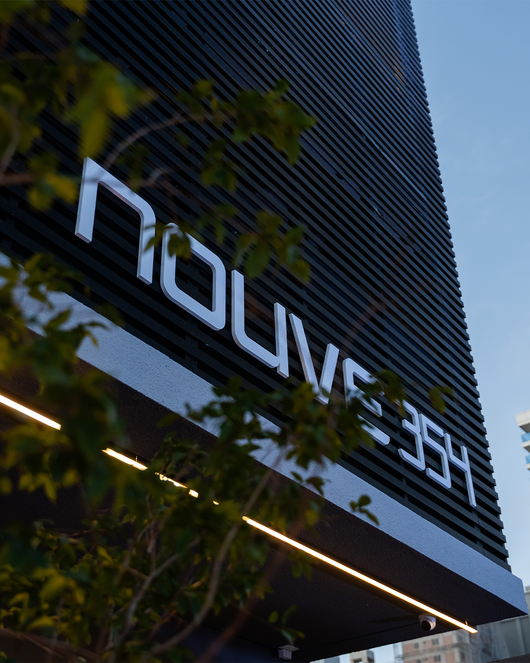 Nouve 354 — letreiro rooftop