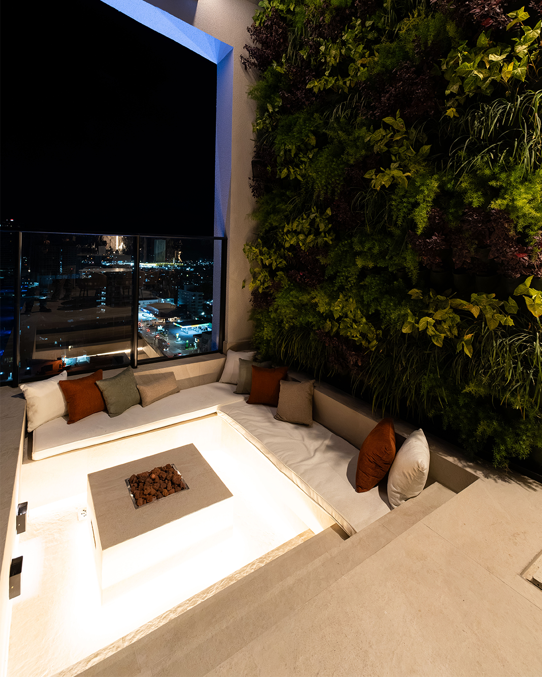 Nouve 354 — rooftop com jardim vertical